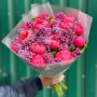 Букет сирени и коралловых пионов